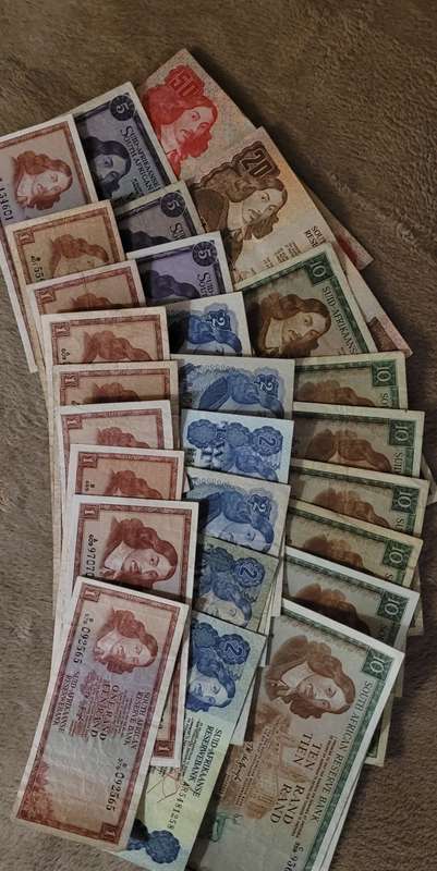 ONE LOT - 44 - NATIONAL AND INTERNATIONAL NOTES