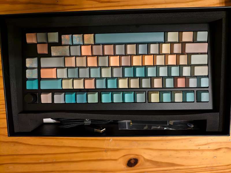 Keychrone Q1 V2 barebone kit (switches and keycaps installed)
