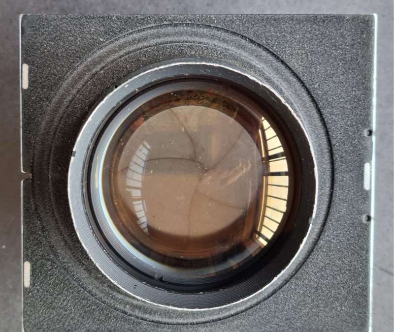 Carl Zeiss f2.8/100mm Planar lens Linhof Synchro- Compur shutter