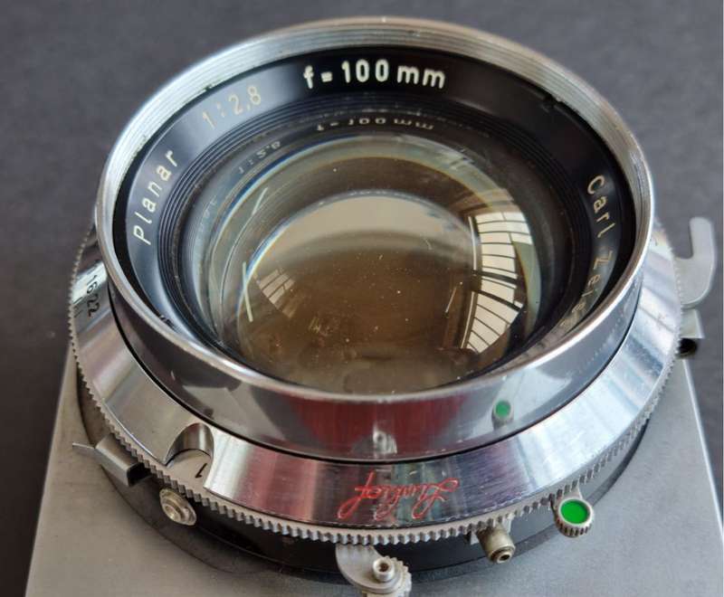 Carl Zeiss f2.8/100mm Planar lens Linhof Synchro- Compur shutter