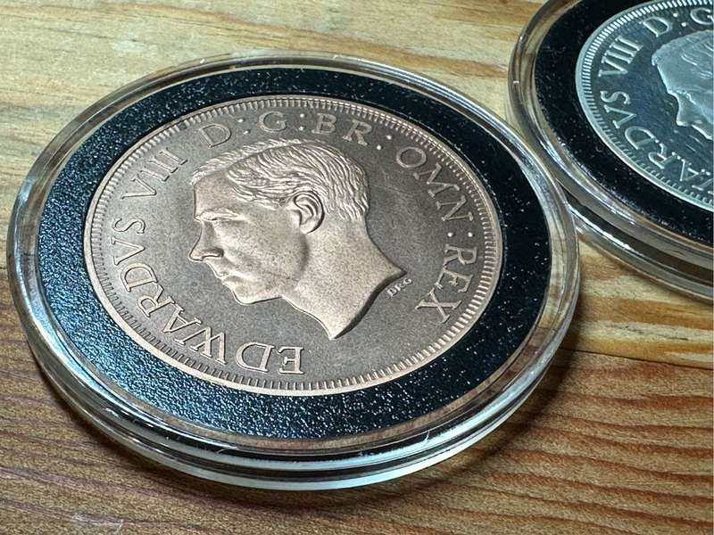 A set of 2 1937 5 shilling pattern coins ( silver & bronze )