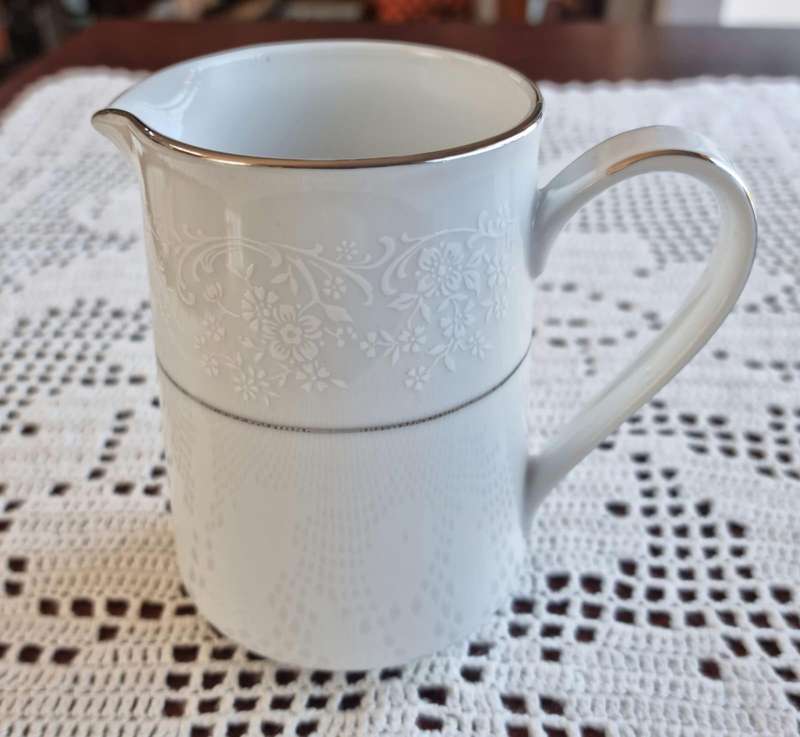 Contemporary NORITAKE Fine China ( Sri Lanka)  "TAHOE" 2585