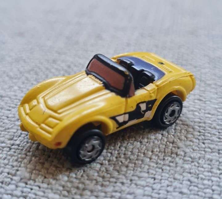 Micro Machines Galoob 1975 CHEVY CHEVROLET CORVETTE RAGTOP YELLOW CHECKERED FLAG