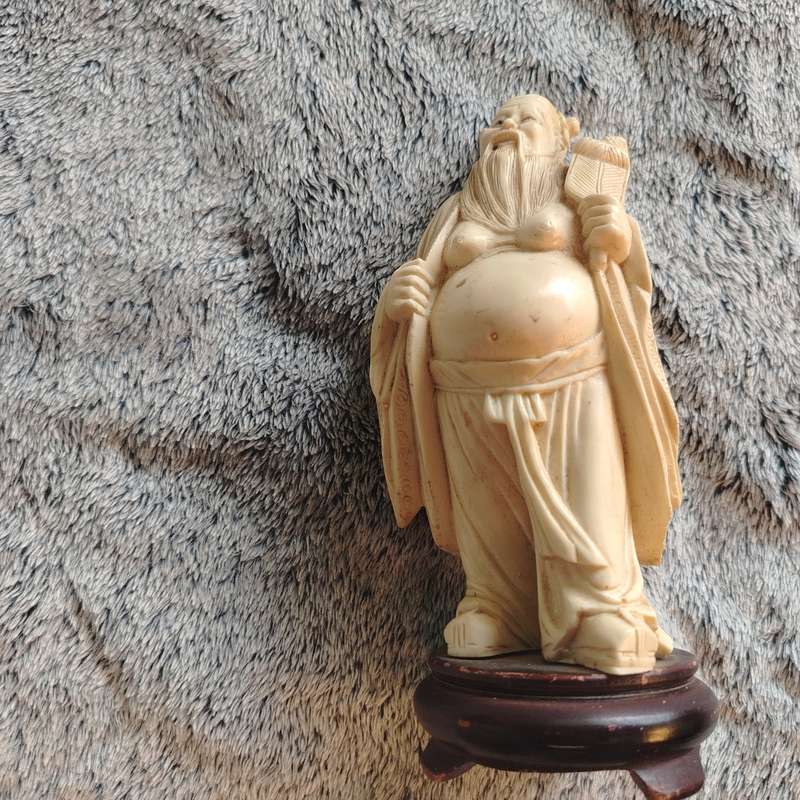 VINTAGE CHINESE FIGURINE