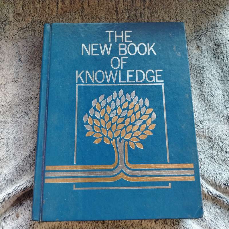 THE NEW BOOK OF KNOWLEDGE