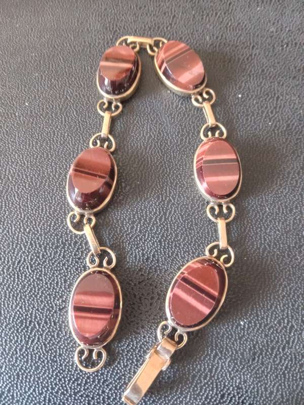 Vintage 9ct Gold And Red Tiger's Eye Link Bracelet