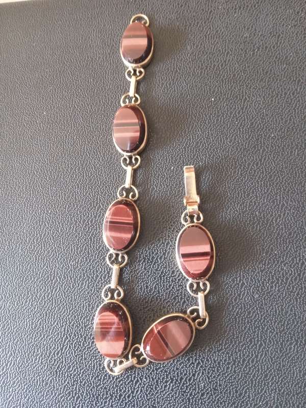 Vintage 9ct Gold And Red Tiger's Eye Link Bracelet