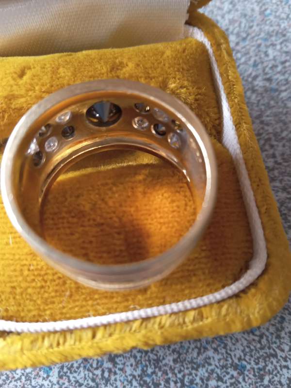 18ct Gold Black And White Diamond Ring - (10.3g)