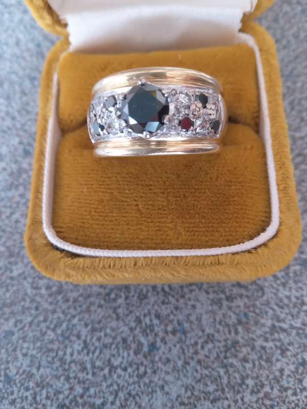 18ct Gold Black And White Diamond Ring - (10.3g)