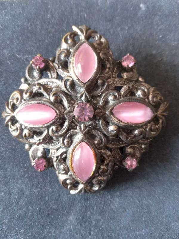 Costume Brooch Set With Pink Faux Cat's Eye And Pink Stones