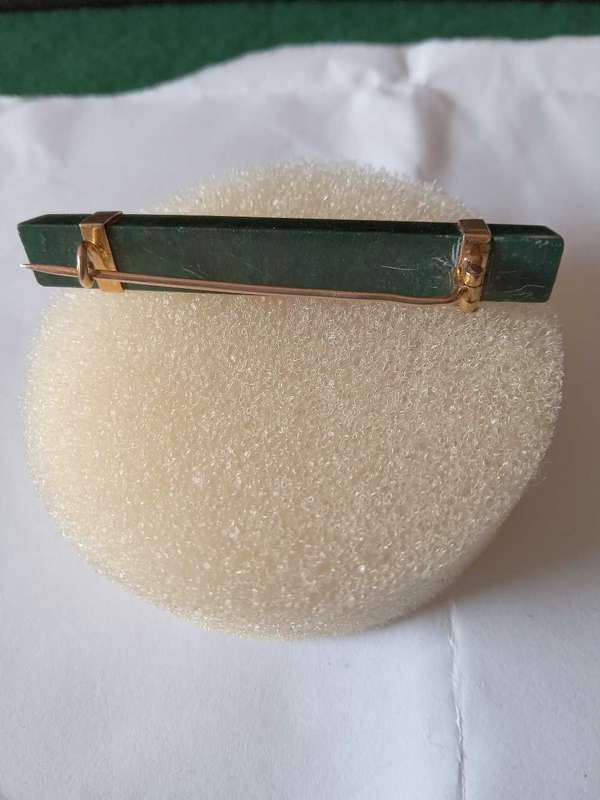 Vintage 9ct Gold And NZ Jade (Maw Sit Sit) Brooch