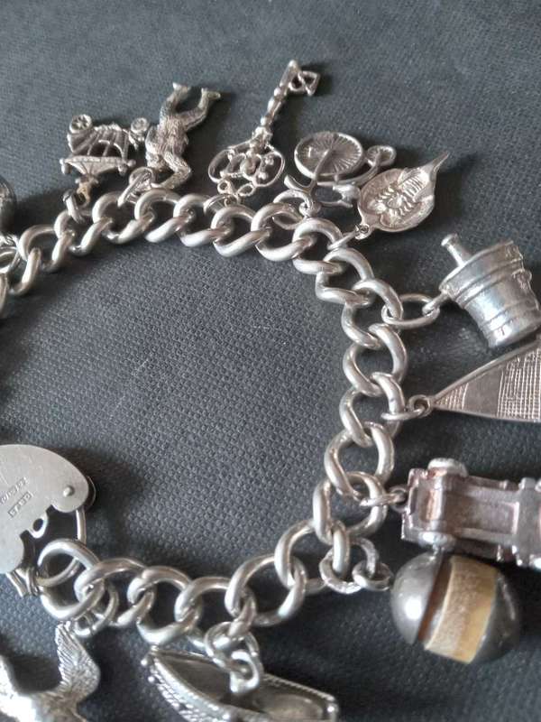 Vintage Sterling Silver Charm Bracelet - (65.8g)