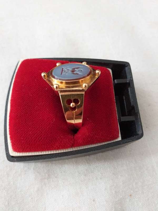 A Very Rare Antique 18ct Gold And Sardonix Spread Eagle Seal Ring - (15.2g)