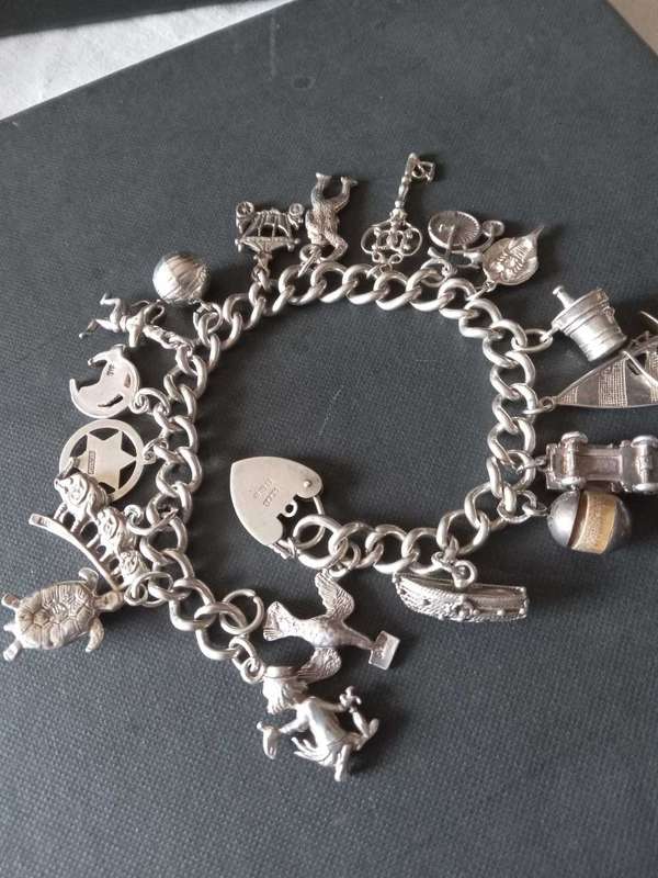 Vintage Sterling Silver Charm Bracelet - (65.8g)