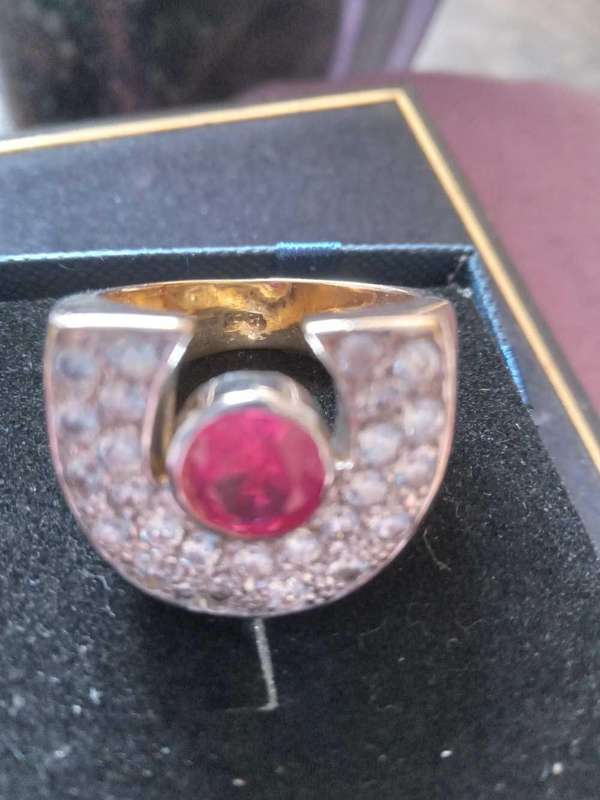 18ct Gold Red Gemstone and CZ Men's Horse Shoe Ring