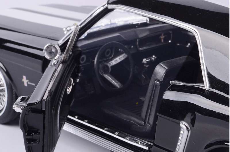 Motormax  1:18 1964 ½ Ford Mustang Hardtop  Black