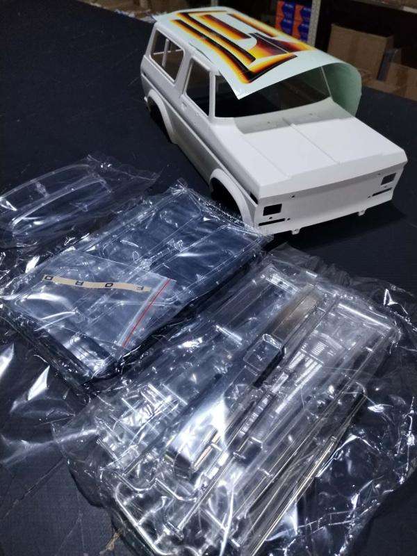 1/10 Ford Bronco 313mm Hard Body Axial, Trx-4