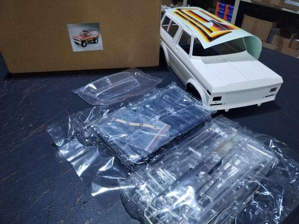 1/10 Ford Bronco 313mm Hard Body Axial, Trx-4