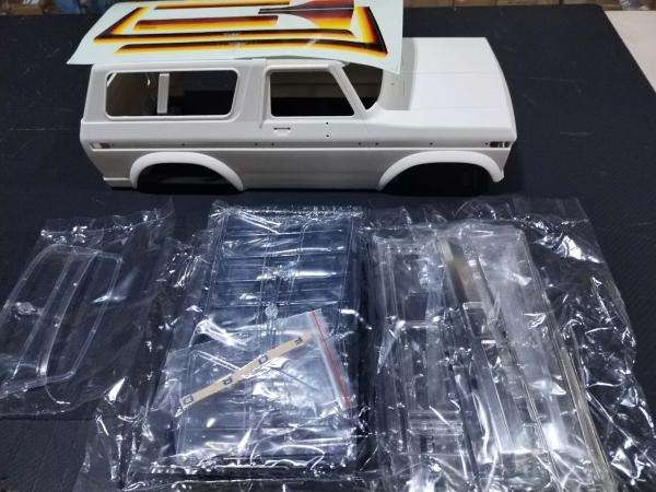 1/10 Ford Bronco 313mm Hard Body Axial, Trx-4