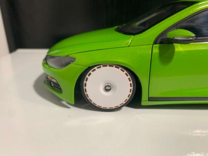 1:18 Rotiform AeroDisc - 18 inch Rim & Tyre set