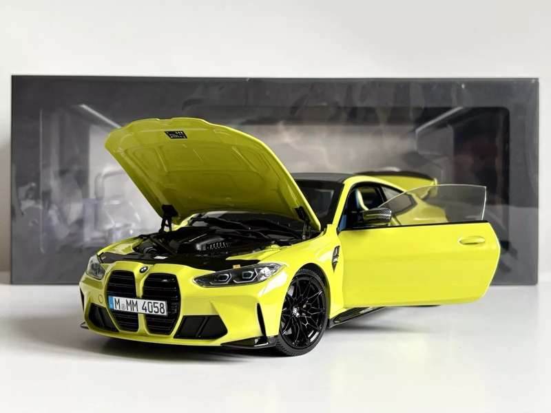 BMW M4 (G82 ) Dealer Edition (by Minichamps) - 1:18 scale - NEW - Sao Paulo Yellow