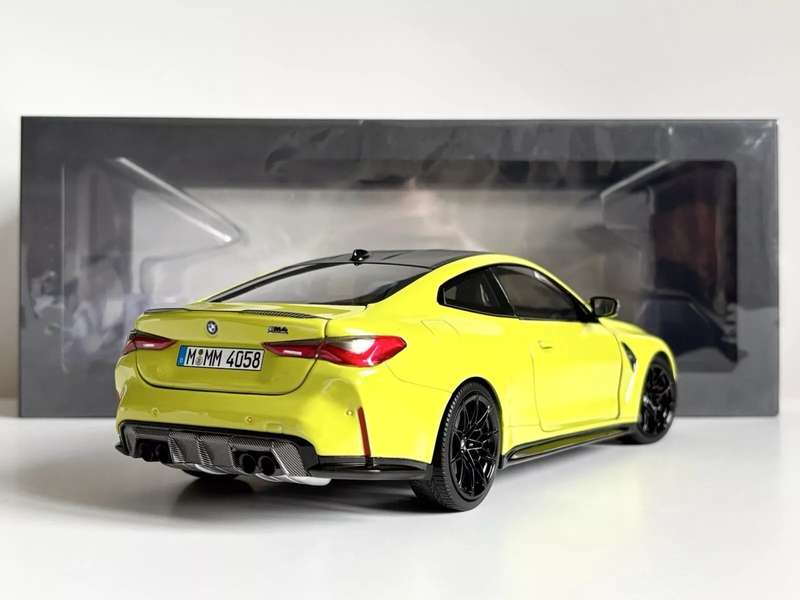 BMW M4 (G82 ) Dealer Edition (by Minichamps) - 1:18 scale - NEW - Sao Paulo Yellow