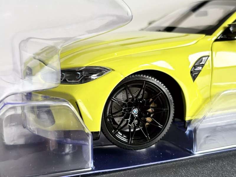 BMW M4 (G82 ) Dealer Edition (by Minichamps) - 1:18 scale - NEW - Sao Paulo Yellow