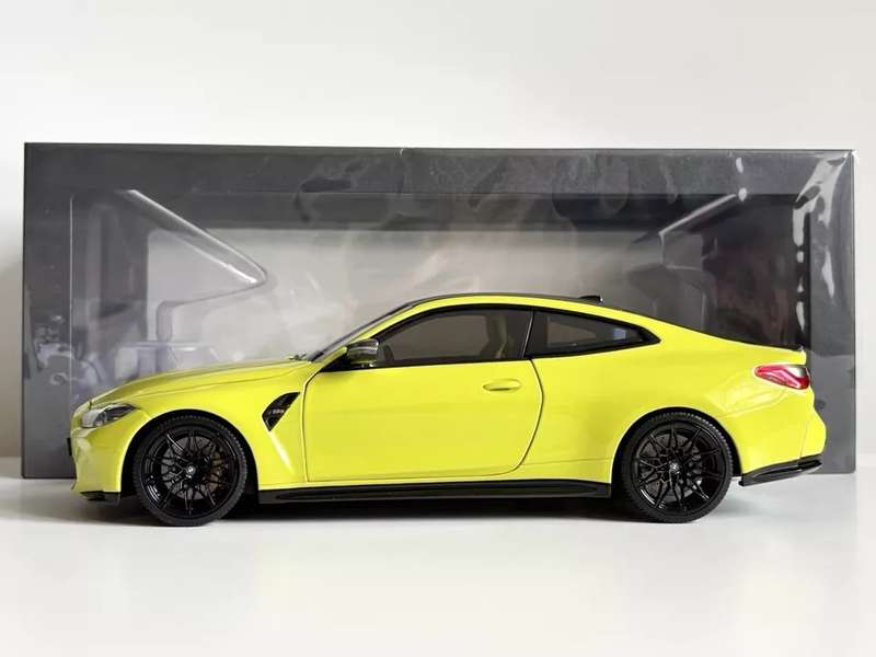 BMW M4 (G82 ) Dealer Edition (by Minichamps) - 1:18 scale - NEW - Sao Paulo Yellow
