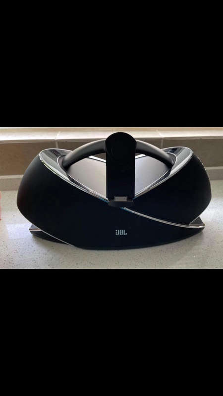 JBL on beat extreme Bluetooth speaker with iPod dock