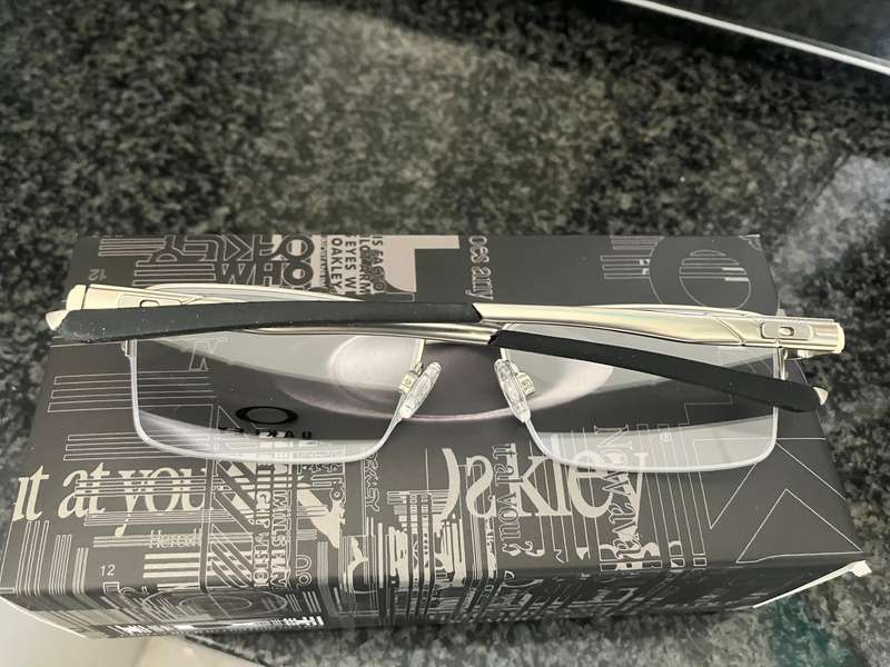 Oakley reading sunnies