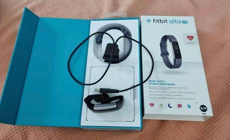 Bargain Fitbit lot trackers