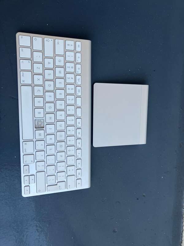 Bargain Apple Magic Keyboard and Magic Trackpad