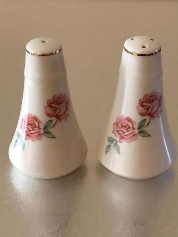 VINTAGE ROSE DESIGN SALT & PEPPER SET
