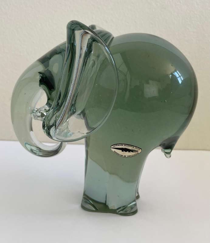 HANDMADE NGWENYA GLASS KINGDOM OF SWAZILAND - ELEPHANT 17CM - WITH ORIGINAL LABEL ATTACHED
