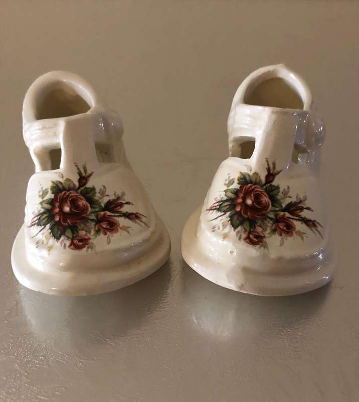 VINTAGE PORCELAIN TWO BABY SHOES