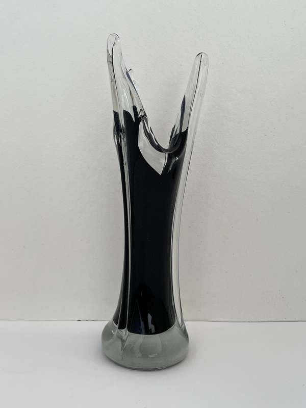 MURANO BLACK THREE FINGER GLASS VASE 20.5CM