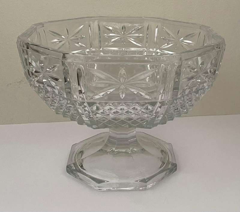 STUNNING CUT GLASS CENTRE PIECE