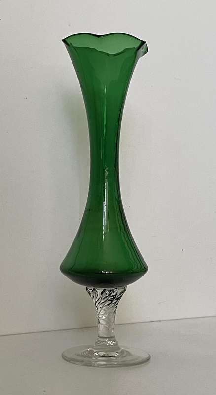 EMERALD GREEN CLEAR STEM AND BASE DISPLAY VASE 20CM