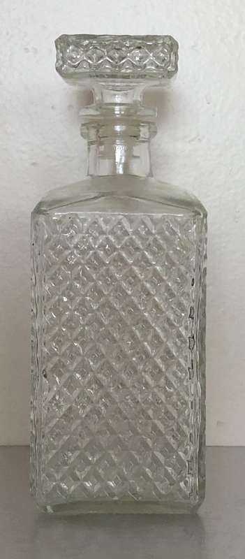 ITALIAN CUT GLASS DECANTER 23CM