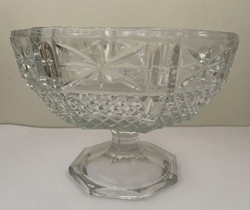 STUNNING CUT GLASS CENTRE PIECE