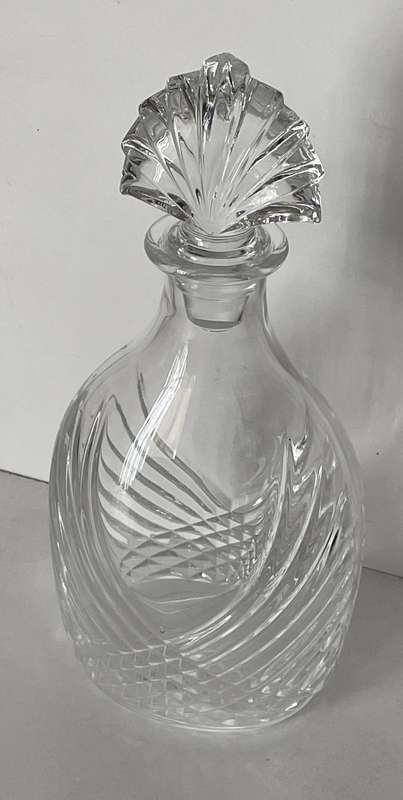 ANTIQUE COLLECTABLE CUT GLASS DECANTER WITH CLAM SHELL STOPPER