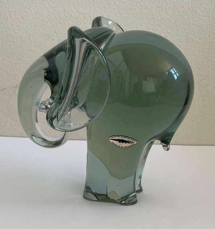 HANDMADE NGWENYA GLASS KINGDOM OF SWAZILAND - ELEPHANT 17CM - WITH ORIGINAL LABEL ATTACHED