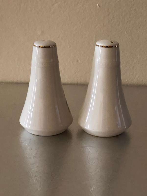 VINTAGE ROSE DESIGN SALT & PEPPER SET