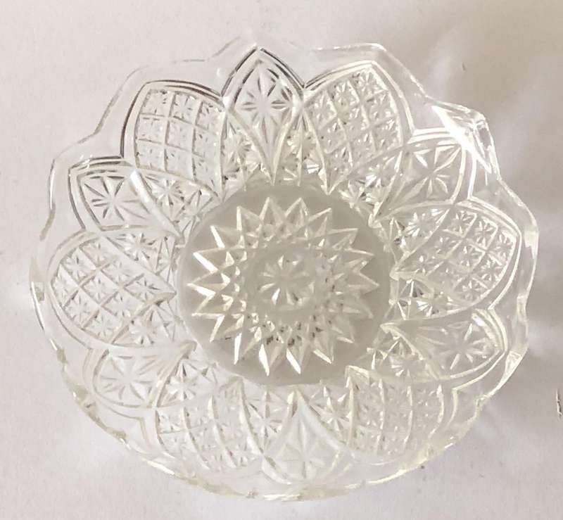 FIVE VINTAGE ELEGANT DESSERT/CAKE PLATES - 14CM