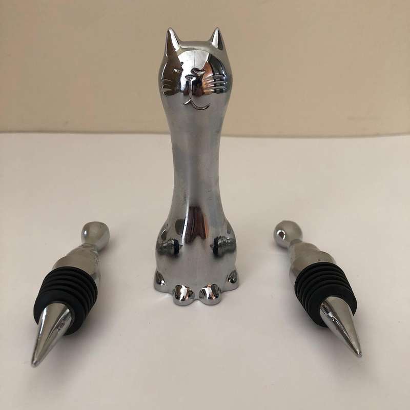 CAT BOTTLE OPENER CORKSCREW WITH TWO CAT WINE STOPPERS IN IMMACULATE CONDITION