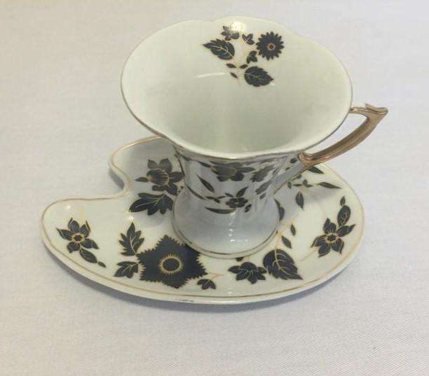 VINTAGE CUP AND PORCELAIN SNACK TRAY