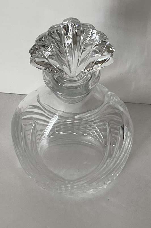 ANTIQUE COLLECTABLE CUT GLASS DECANTER WITH CLAM SHELL STOPPER
