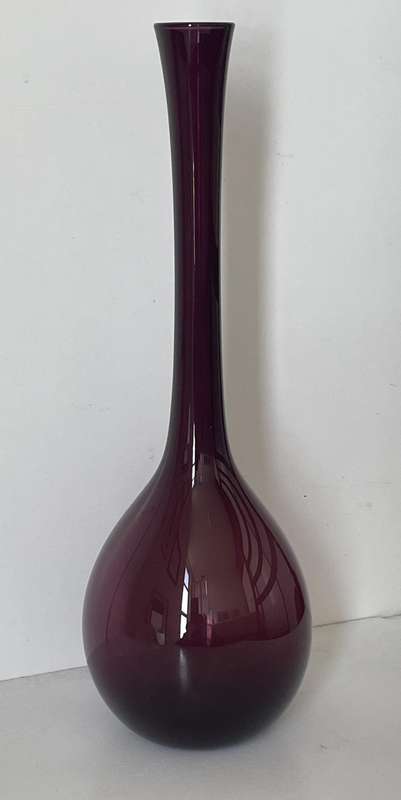 CRIMSON MID CENTURY SWEDISH SCANDINAVIAN DISPLAY VASE 25CM