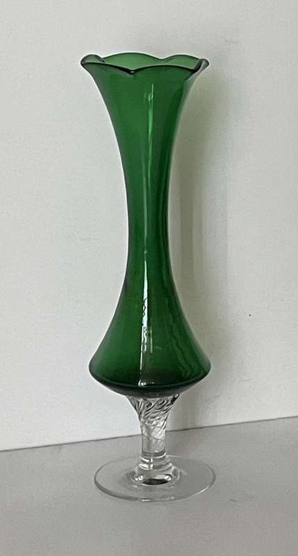 EMERALD GREEN CLEAR STEM AND BASE DISPLAY VASE 20CM