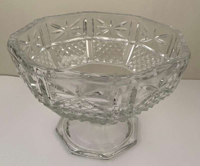 STUNNING CUT GLASS CENTRE PIECE